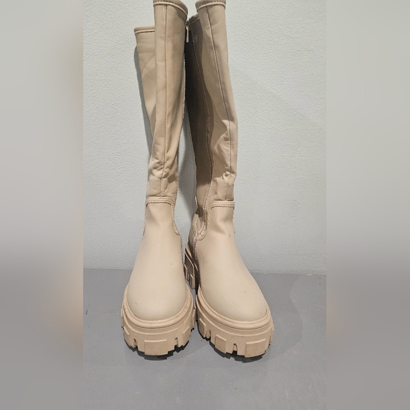 ASOS DESIGN Wide Fit Carla chunky flatknee boots in cappuccino. Size US 6 - Picture 5 of 15